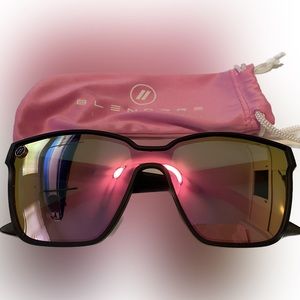 Blenders Voodoo Vixen with Pink Polarized Lense